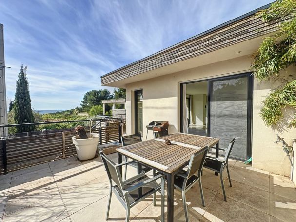 A vendre BELLE VILLA CONTEMPORAINE 5 PIECES 130 m² VUE MER Bandol