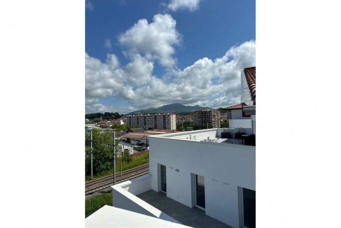 A louer APPARTEMENT NEUF T4 88 M2 TERRASSE BORD DE MER CIBOURE
