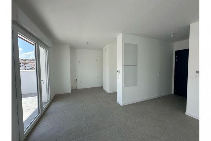 A louer APPARTEMENT NEUF T4 88 M2 TERRASSE BORD DE MER CIBOURE