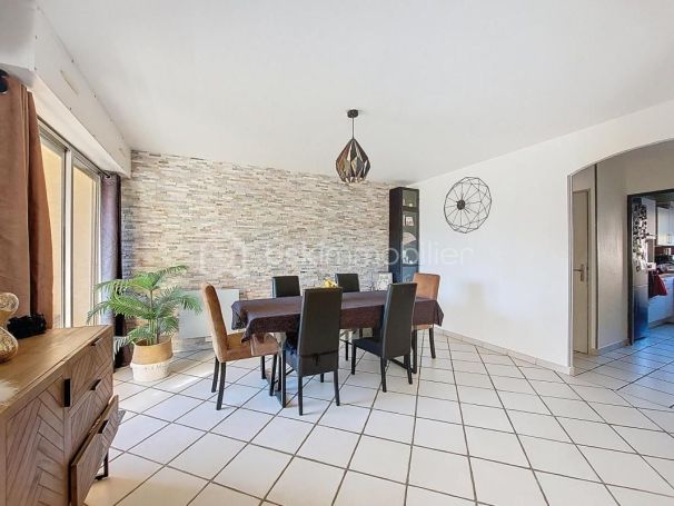 A louer APPARTEMENT T4 75 M2 TERRASSE BORD DE MER TOULON