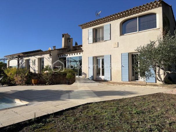 A louer MAISON  6 PIECES 186 M2 BORD DE MER ROQUEBRUNE SUR ARGENS