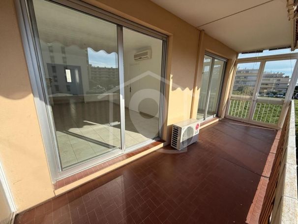 A louer APPARTEMENT T4 78 M2 TERRASSE BORD DE MER ANTIBES