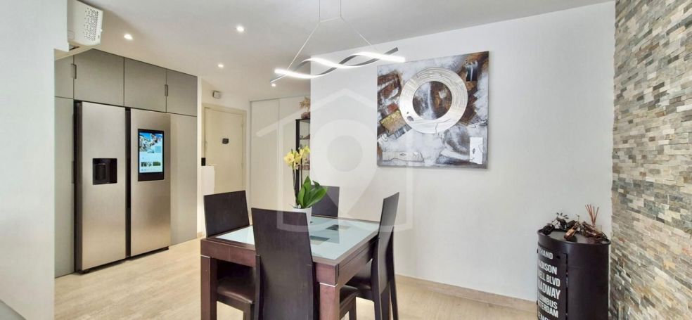 A louer APPARTEMENT T3 64 M2 TERRASSE BORD DE MER VALLAURIS