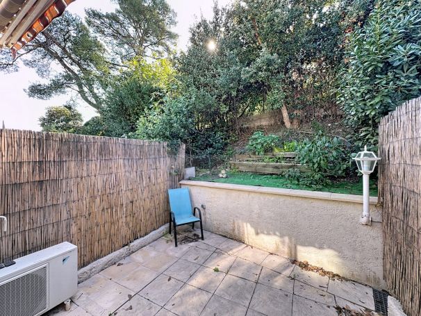 A louer APPARTEMENT DUPLEX T3 36 M2 TERRASSE BORD DE MER LA SEYNE SUR MER