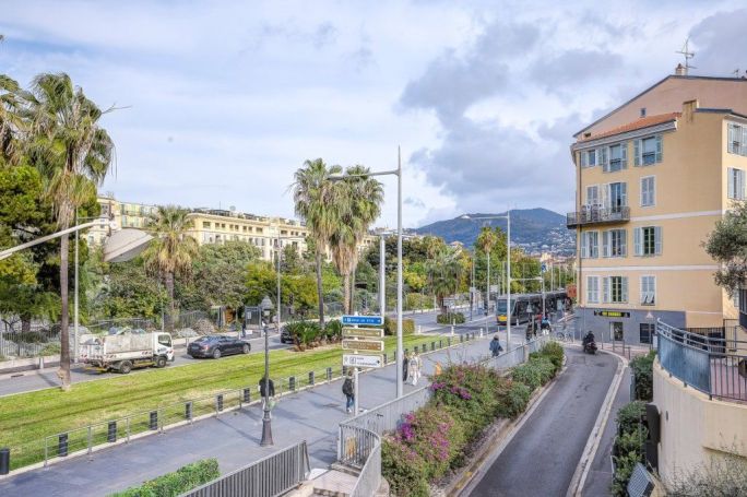 A louer APPARTEMENT T2 42 M2 BORD DE MER NICE