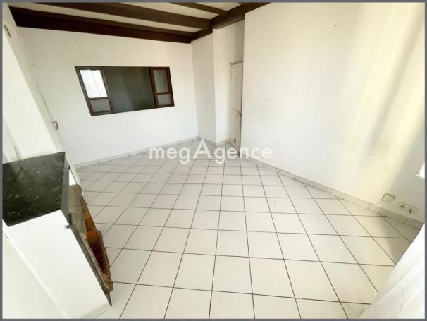 A louer APPARTEMENT T4 65 M2 BORD DE MER TOULON