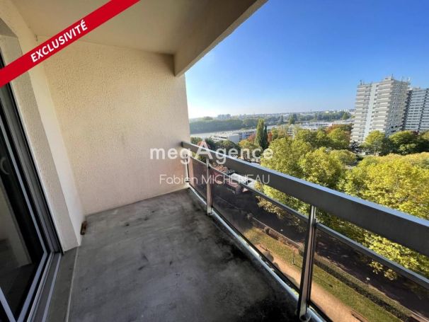 A louer APPARTEMENT T3 75 M2  NANTES
