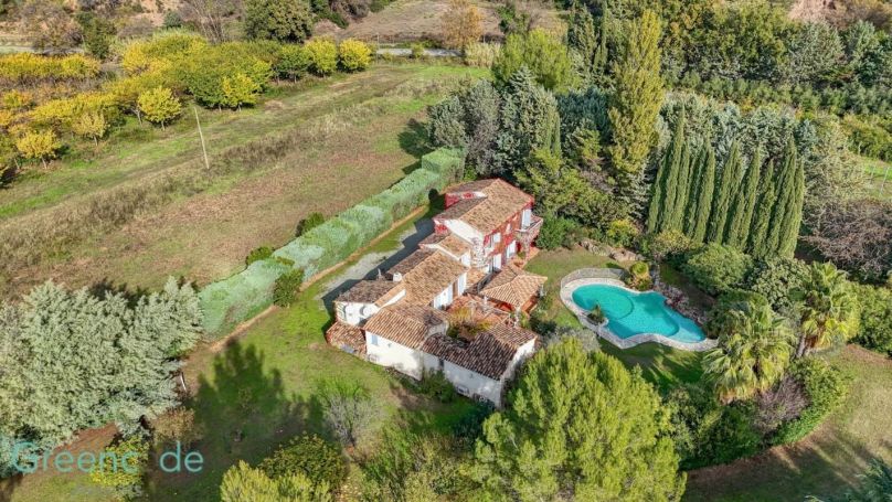 A vendre MAISON  10 PIECES 215 M2 BORD DE MER FREJUS