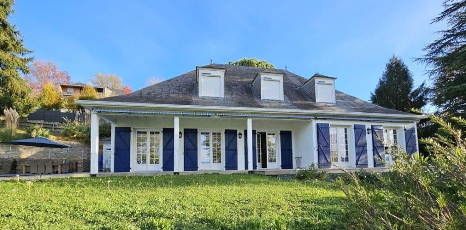 A louer MAISON  8 PIECES 200 M2  SERRES MORLAAS