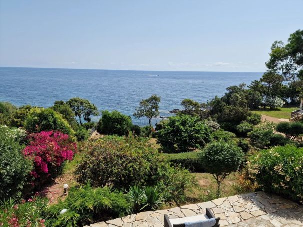 A vendre Belle villa 6 PIECES  pieds dans l eau SOLENZARA