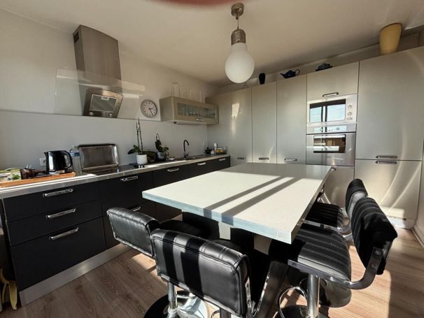 A louer APPARTEMENT T5 100 M2 TERRASSE VUE MER CAGNES SUR MER