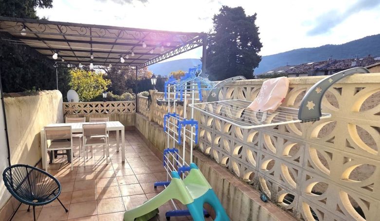 A louer APPARTEMENT T4 106 M2 TERRASSE  SIGNES