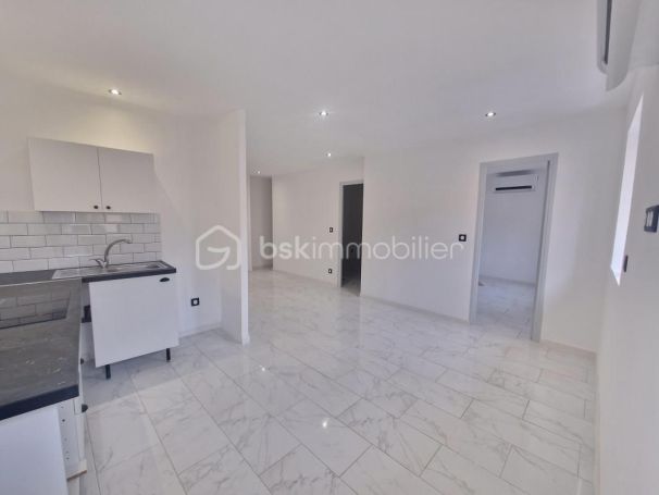 A louer APPARTEMENT T4 53 M2 BORD DE MER TOULON