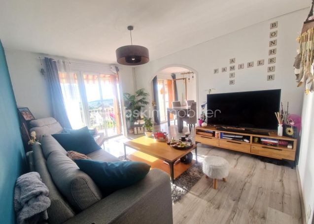 A louer APPARTEMENT T3 73 M2 TERRASSE BORD DE MER TOULON