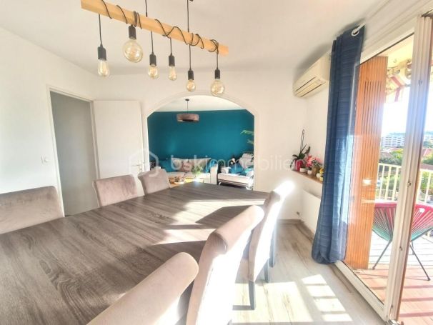 A louer APPARTEMENT T3 73 M2 TERRASSE BORD DE MER TOULON