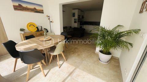 A louer APPARTEMENT T3 61 M2 TERRASSE BORD DE MER SANARY SUR MER