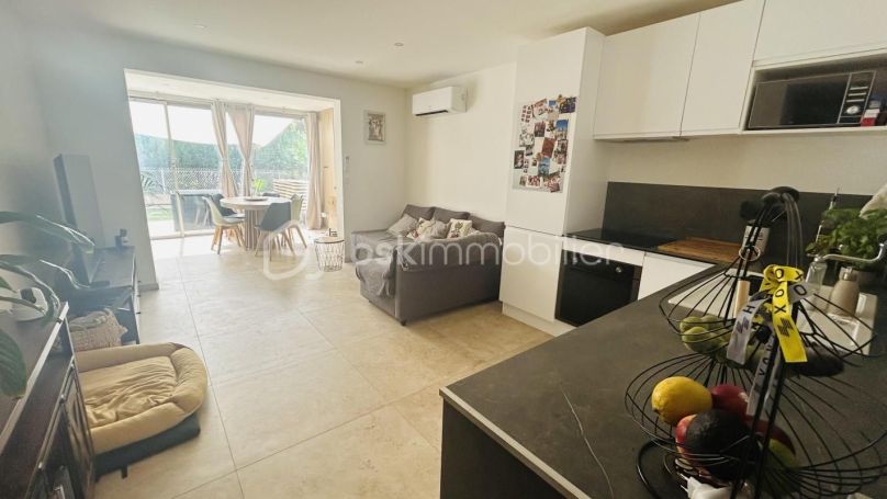 A louer APPARTEMENT T3 61 M2 TERRASSE BORD DE MER SANARY SUR MER