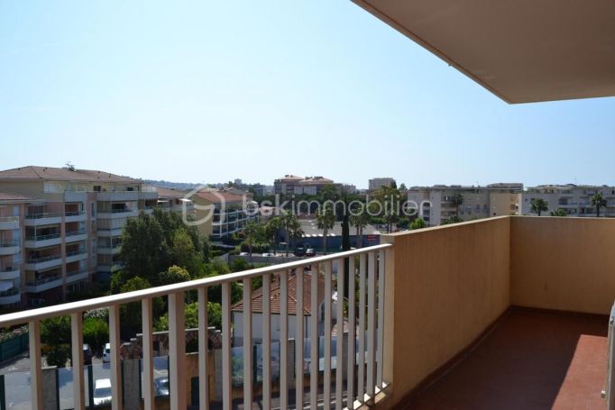 A louer APPARTEMENT T2 45 M2 TERRASSE BORD DE MER FREJUS