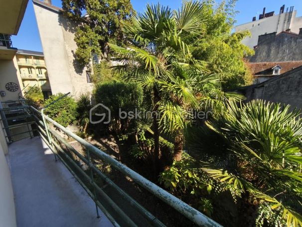 A louer APPARTEMENT T3 70 M2  PAU