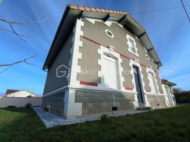 A vendre MAISON  DE MAîTRE  COUTRAS