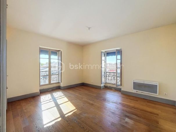 A louer APPARTEMENT T4 81 M2  NIMES