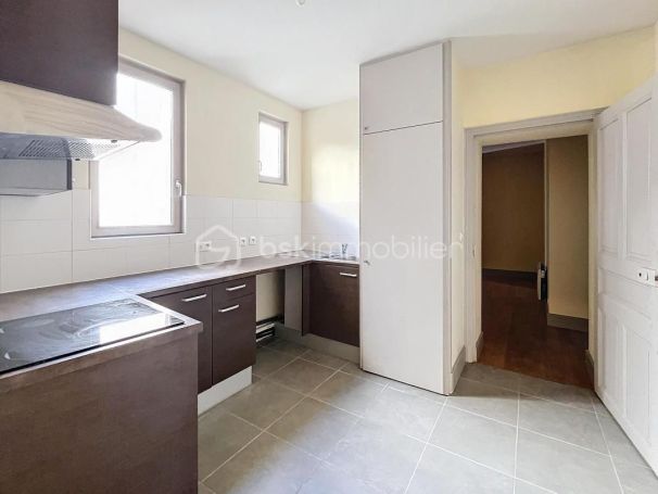 A louer APPARTEMENT T4 81 M2  NIMES