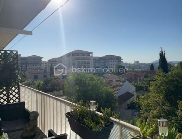 A louer APPARTEMENT T4 69 M2 TERRASSE BORD DE MER TOULON