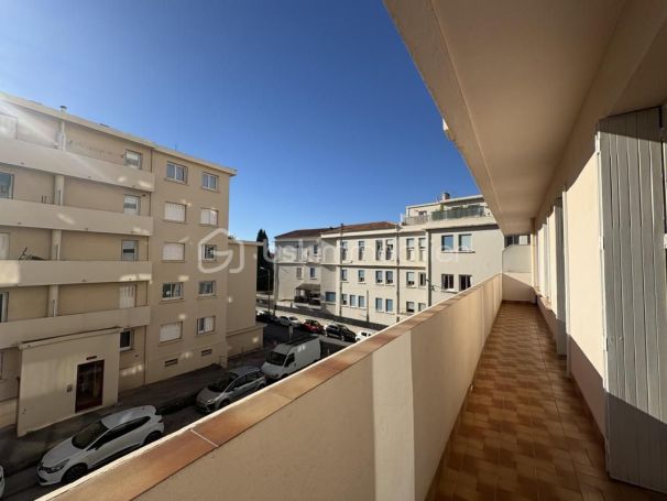 A louer APPARTEMENT T3 52 M2 BORD DE MER TOULON
