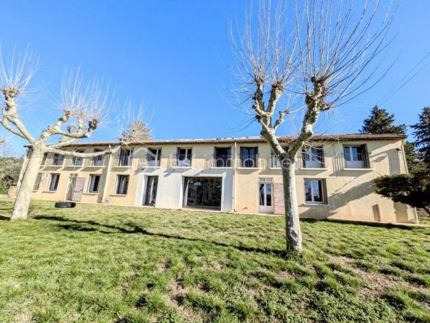 A louer APPARTEMENT  760 M2  VILLECROZE