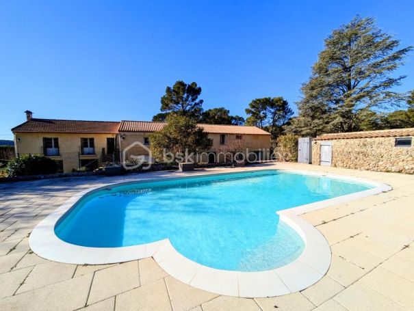 A louer APPARTEMENT  760 M2  VILLECROZE