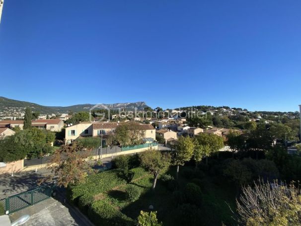 A louer APPARTEMENT T3 70 M2 BORD DE MER TOULON