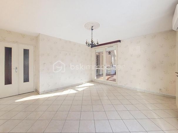 A louer APPARTEMENT T4 85 M2 BORD DE MER LA SEYNE SUR MER