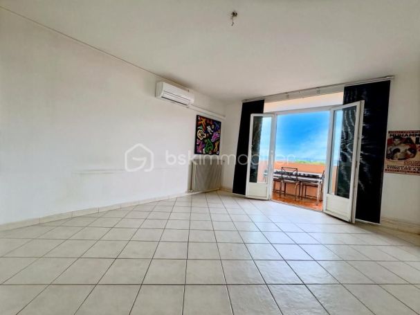 A louer APPARTEMENT T4 82 M2  NIMES