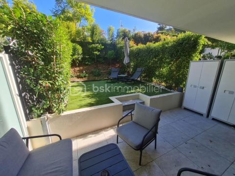 A louer STUDIO  26 M2 TERRASSE BORD DE MER NICE