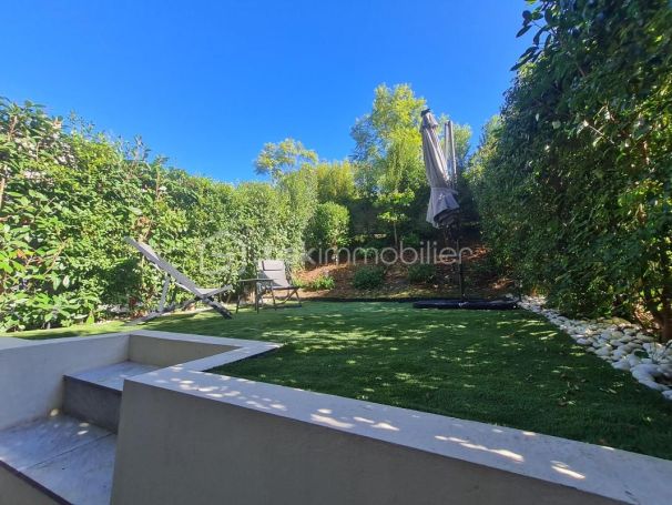 A louer STUDIO  26 M2 TERRASSE BORD DE MER NICE