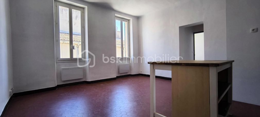 A louer APPARTEMENT T3 64 M2  CHARLEVAL