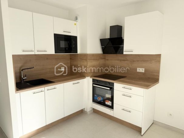 A louer APPARTEMENT DE PRESTIGE NEUF T3 52 M2 BORD DE MER CAVALAIRE SUR MER