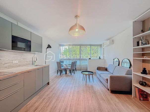 A louer STUDIO  32 M2 TERRASSE BORD DE MER LA GRANDE MOTTE