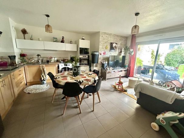 A louer APPARTEMENT T3 59 M2 TERRASSE  NIMES