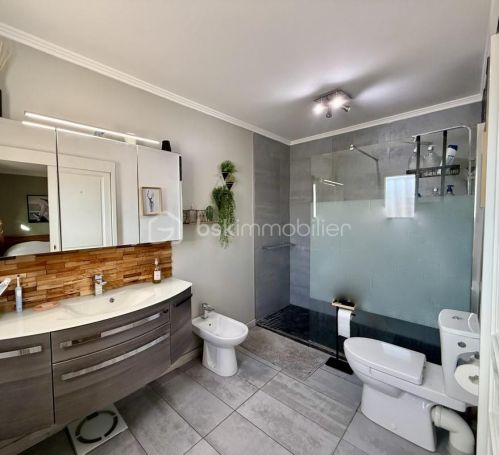 A louer MAISON  4 PIECES 145 M2 BORD DE MER SAUSSET LES PINS