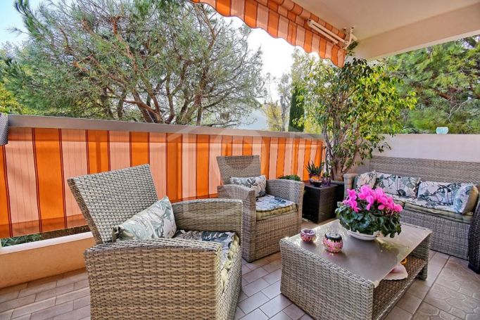 A louer APPARTEMENT DE PRESTIGE T4 101 M2 TERRASSE BORD DE MER ANTIBES