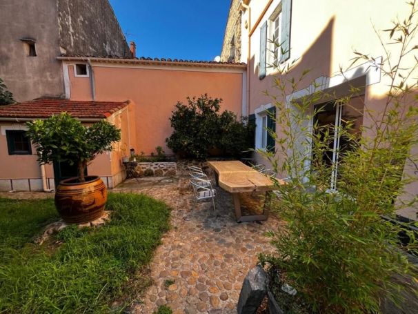 A louer MAISON  DE MAîTRE  CAUX