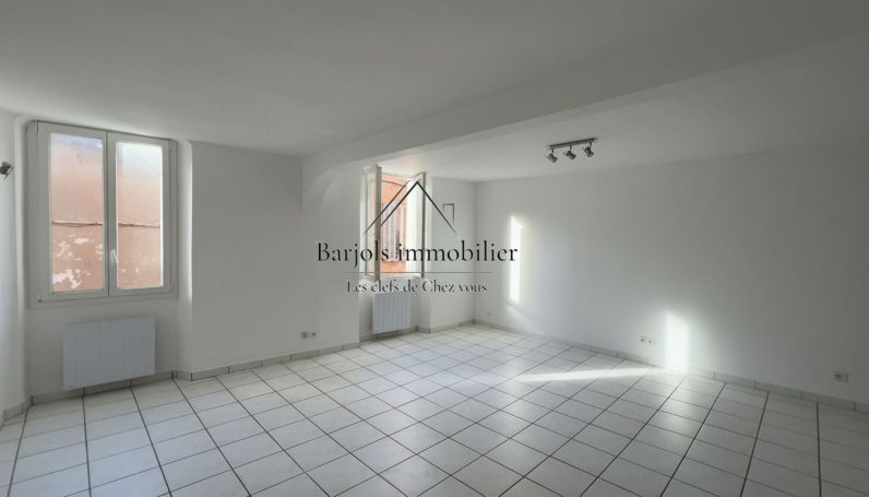 A louer APPARTEMENT T4 90 M2  VARAGES