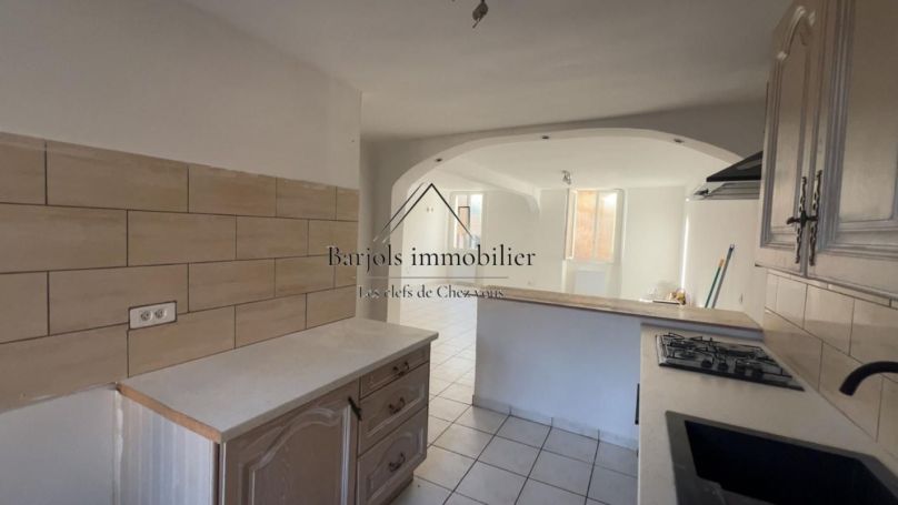 A louer APPARTEMENT T4 90 M2  VARAGES