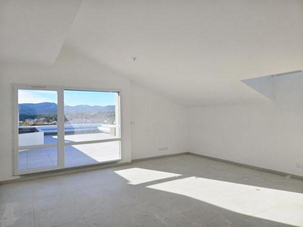 A louer APPARTEMENT T4 93 M2 TERRASSE BORD DE MER LA CIOTAT