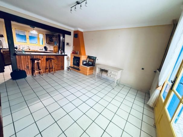 A vendre MAISON  5 PIECES 110 M2  QUARANTE