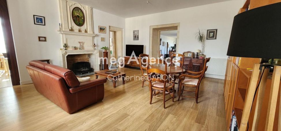 A louer APPARTEMENT  220 M2  SAINTES