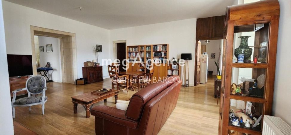 A louer APPARTEMENT  220 M2  SAINTES