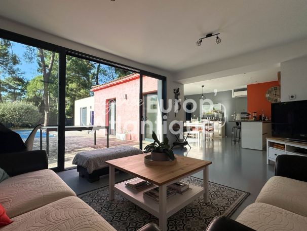 A vendre MAISON 5 PIECES 140 M2 BORD DE MER LA PALMYRE commerces