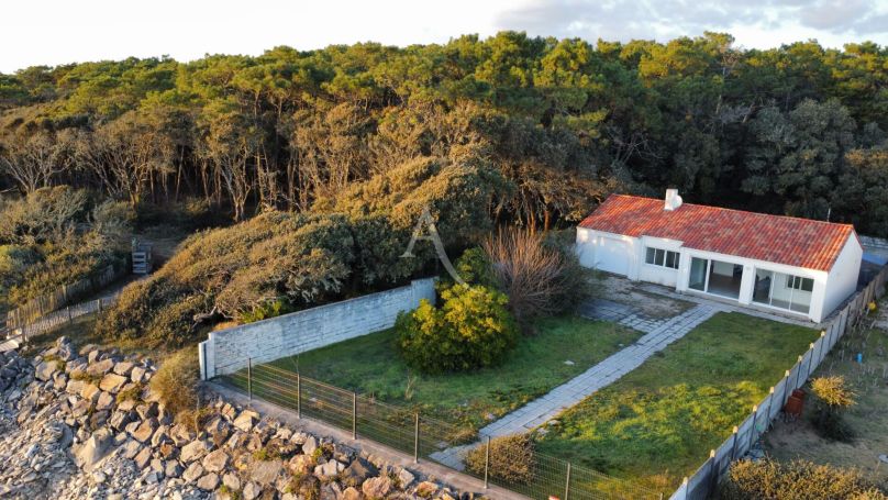 A vendre MAISON  4 PIECES 86 M2 PIEDS DANS L'EAU JARD SUR MER